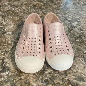 Native pink size 11